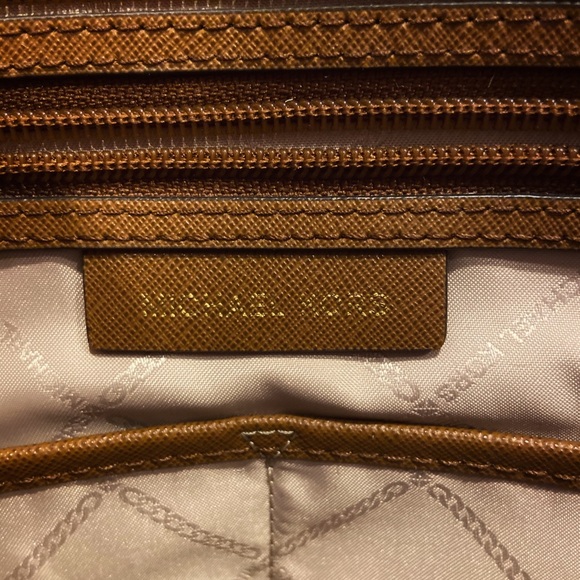 MICHAEL KORS Jet Set Travel Multifunctional Tote - Picture 6 of 12